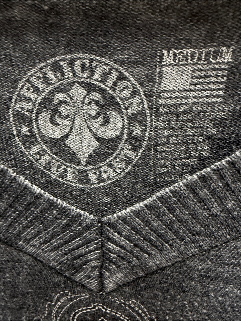 Affliction Gray V-Neck Cross Embellished Long Sleeve Top Medium EUC - Picture 3 of 5